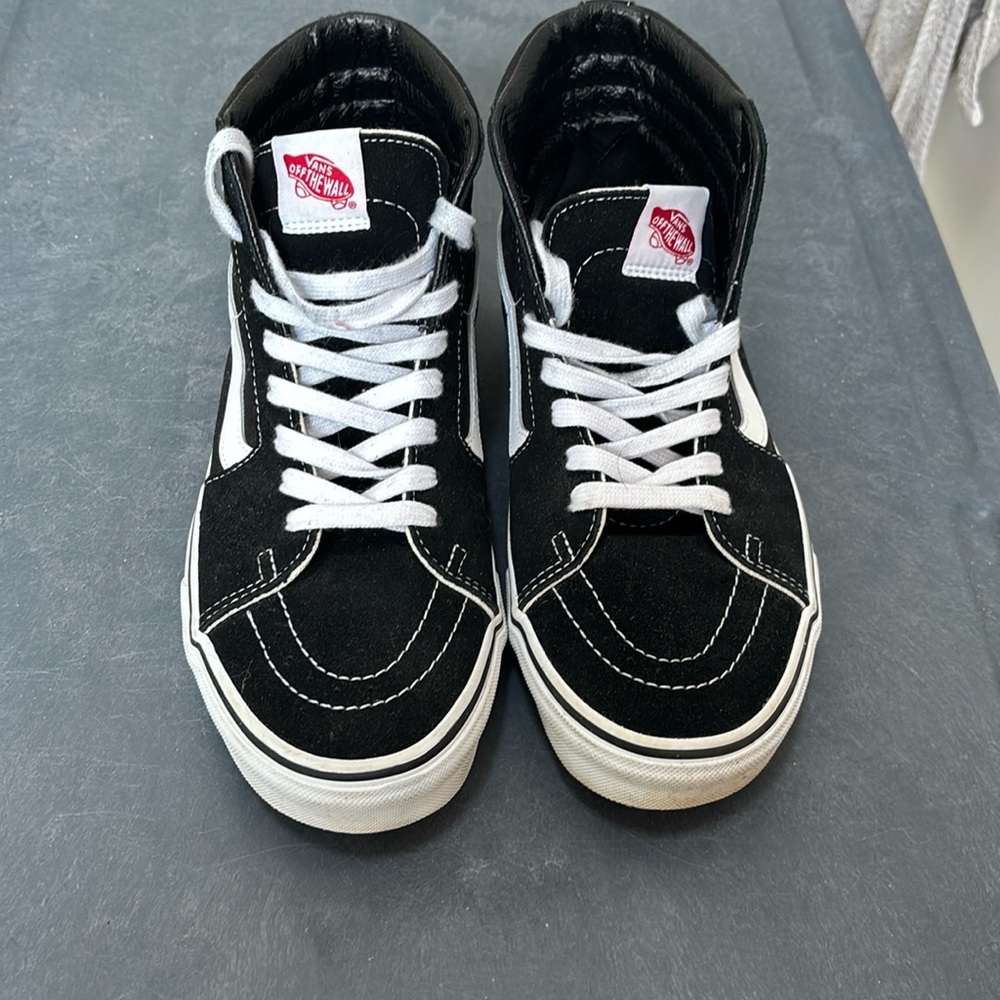 Vans high top tennis shoes wide unisex men’s 8 women’s 9.5.